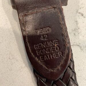 Genuine Bonded Leather Mens Belt size 42”. In Good Condition.Dark Brown in Color